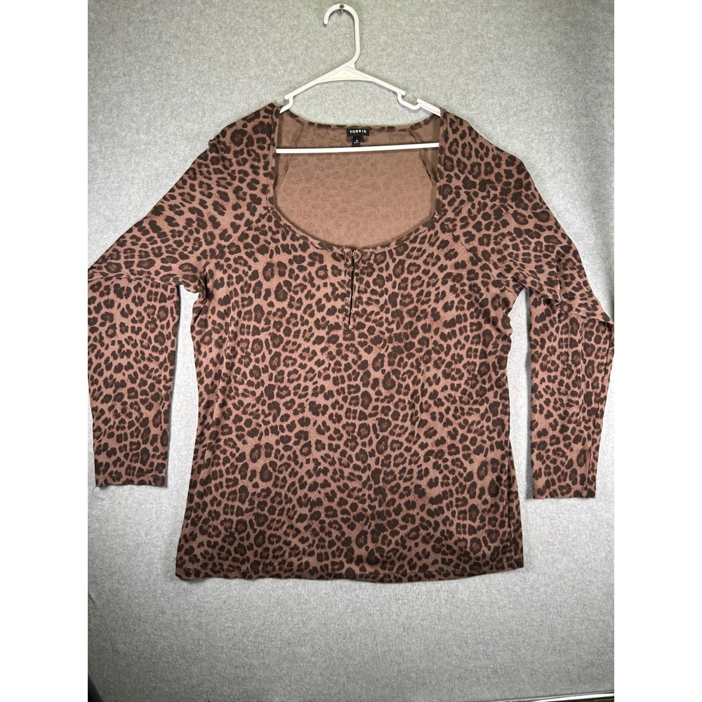 Torrid Top Womens 4 4X Plus Size Leopard Print Scoop Neck Hook Eye Ribbed Henley